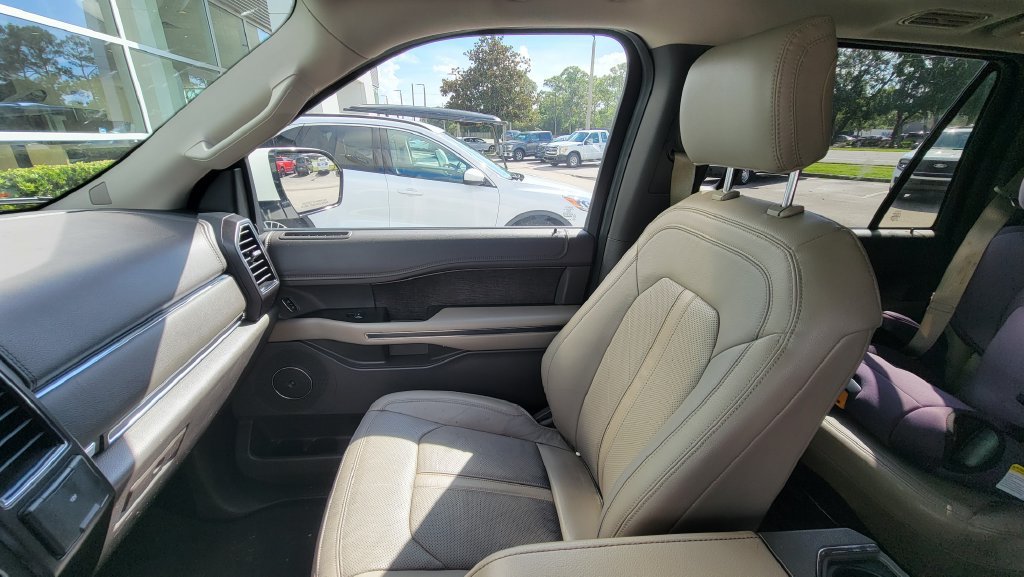 Used 2020 Ford Expedition Max Limited w/ Equipment Group 301A RWD image 15