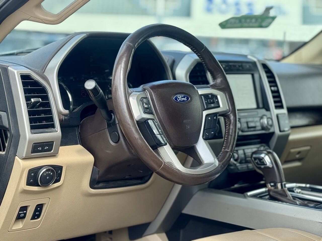 Used 2018 Ford F150 Lariat w/ Equipment Group 502A Luxury AWD/4WD image 2