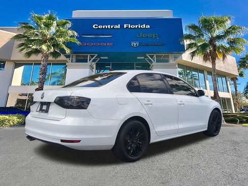 Used 2017 Volkswagen Jetta SE FWD image 5