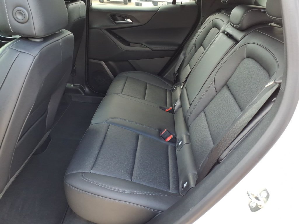 Used 2026 Chevrolet Equinox LT w/ Convenience Package II FWD image 12