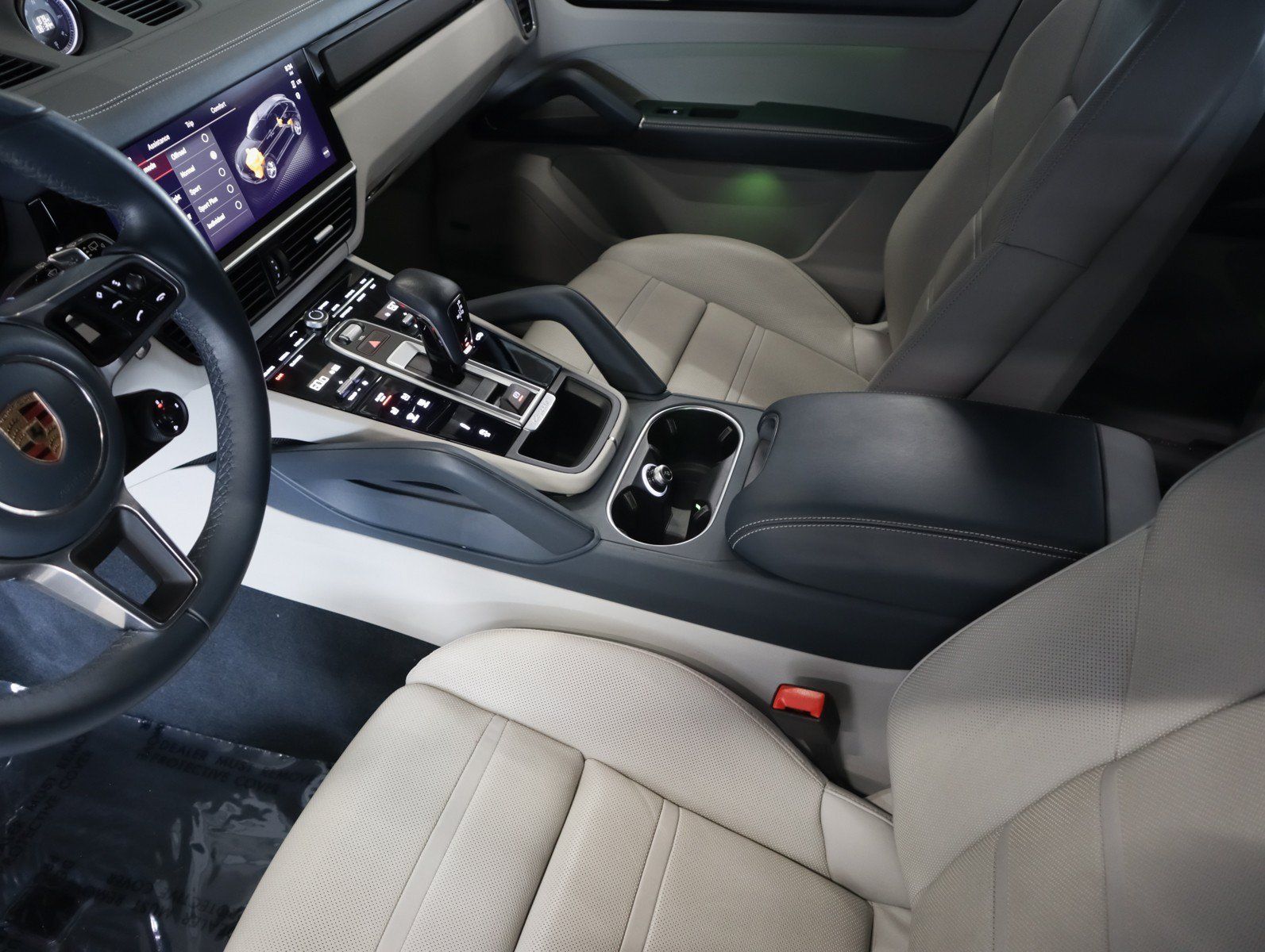 Certified 2023 Porsche Cayenne AWD/4WD image 18