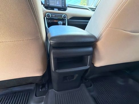 Used 2019 Toyota RAV4 LE FWD image 62
