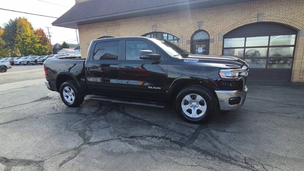 Used 2025 RAM 1500 Big Horn AWD/4WD image 3
