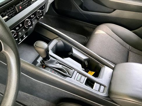 Used 2025 Honda Accord SE image 17