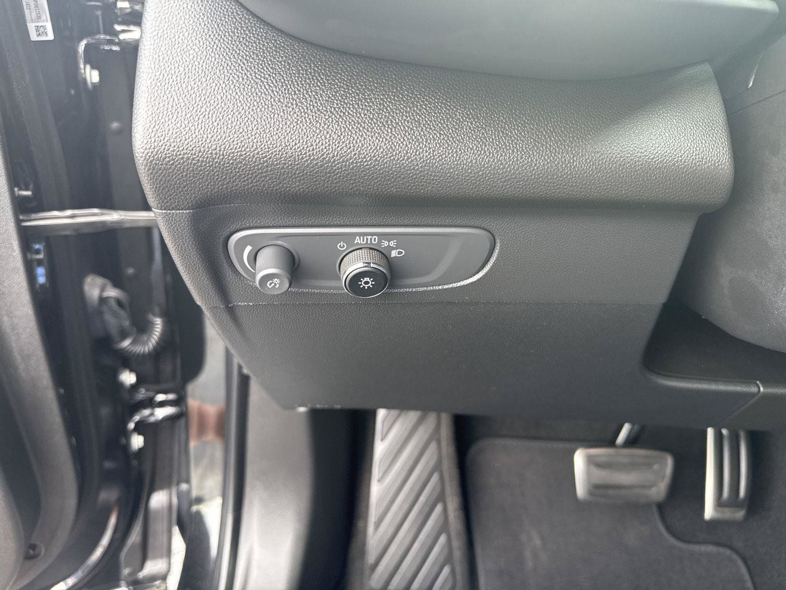 Used 2023 Buick Envision Preferred FWD image 23