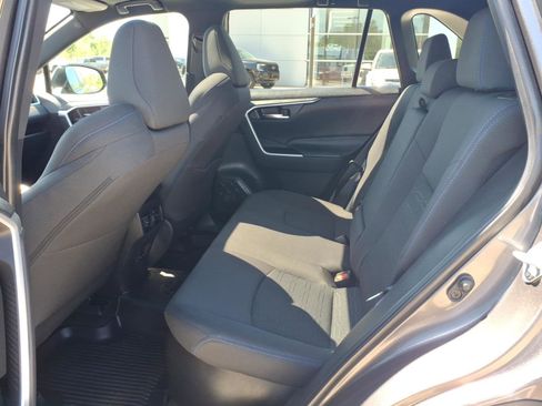Used 2022 Toyota RAV4 SE w/ Convenience Package image 13