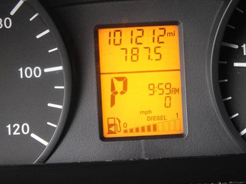 Used 2015 Mercedes-Benz Sprinter 2500 image 18