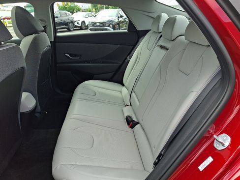 Certified 2023 Hyundai Elantra Limited w/ Preferred Accessory Package FWD image 9