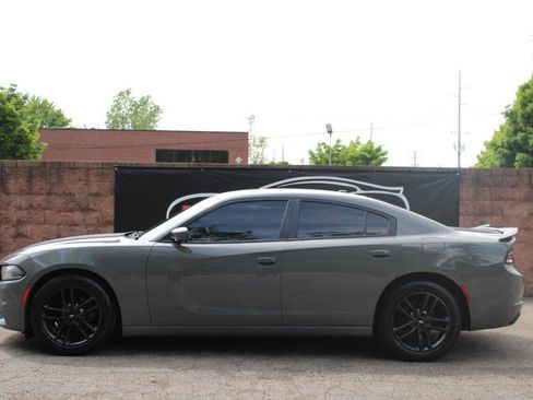 Used 2019 Dodge Charger SXT image 2