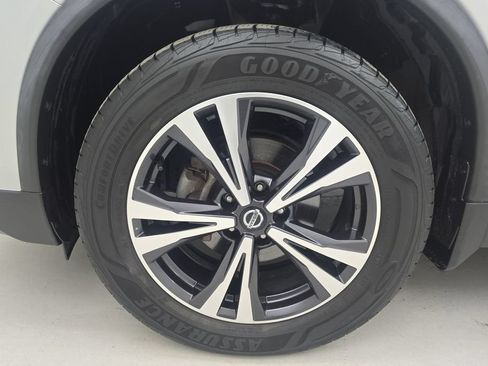 Used 2019 Nissan Rogue SV w/ Premium Package AWD/4WD image 11