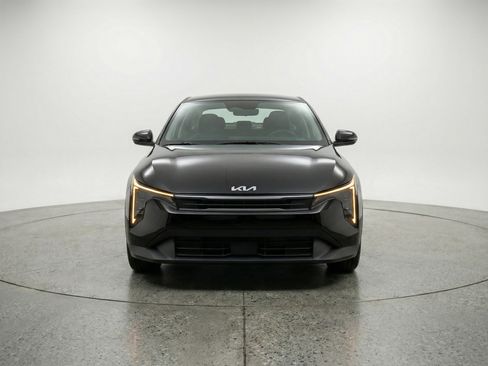 Used 2025 Kia K4 LXS image 2
