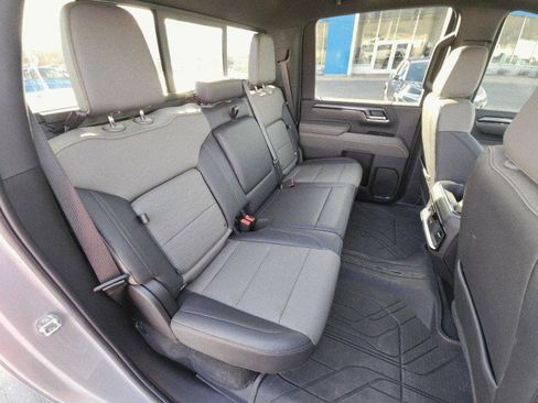 Used 2024 Chevrolet Silverado 2500 ZR2 w/ Technology Package image 18