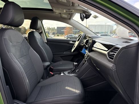 New 2026 Volkswagen Taos SE FWD image 19