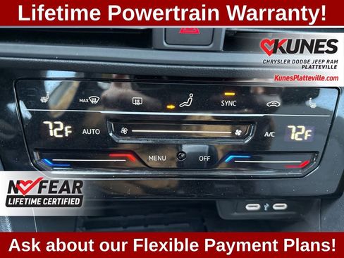 Used 2025 Volkswagen Jetta SE w/ Sunroof Package image 21