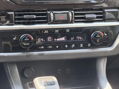 Used 2025 Nissan Pathfinder SV AWD/4WD image 16