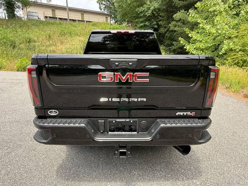 Used 2025 GMC Sierra 2500 AT4 AWD/4WD image 7