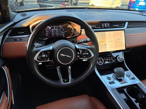 Used 2022 Jaguar XF R-Dynamic SE AWD/4WD image 29