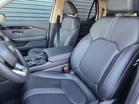 New 2025 Honda Pilot Touring image 19