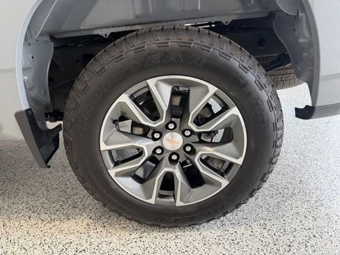 Used 2024 Chevrolet Silverado 1500 LT AWD/4WD image 32