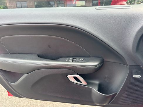 Used 2016 Dodge Challenger R/T Scat Pack w/ Leather Interior Group RWD image 9