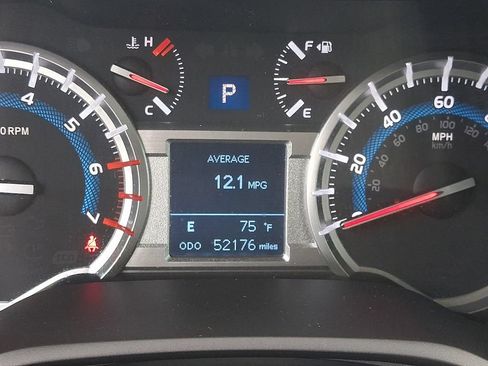 Used 2018 Toyota 4Runner SR5 AWD/4WD image 25