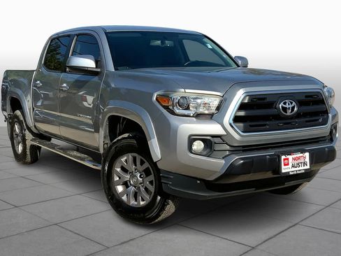 Used 2017 Toyota Tacoma SR5 w/ Tow Package RWD image 3