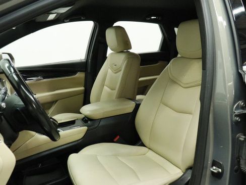 Used 2019 Cadillac XT5 FWD image 8