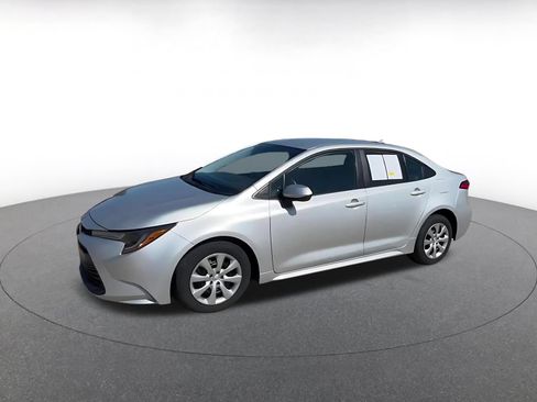 Used 2025 Toyota Corolla LE FWD image 8