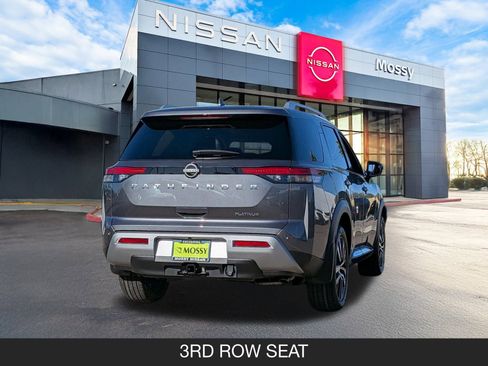 New 2025 Nissan Pathfinder Platinum image 8