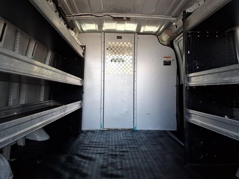 Used 2022 GMC Savana 3500 RWD image 13
