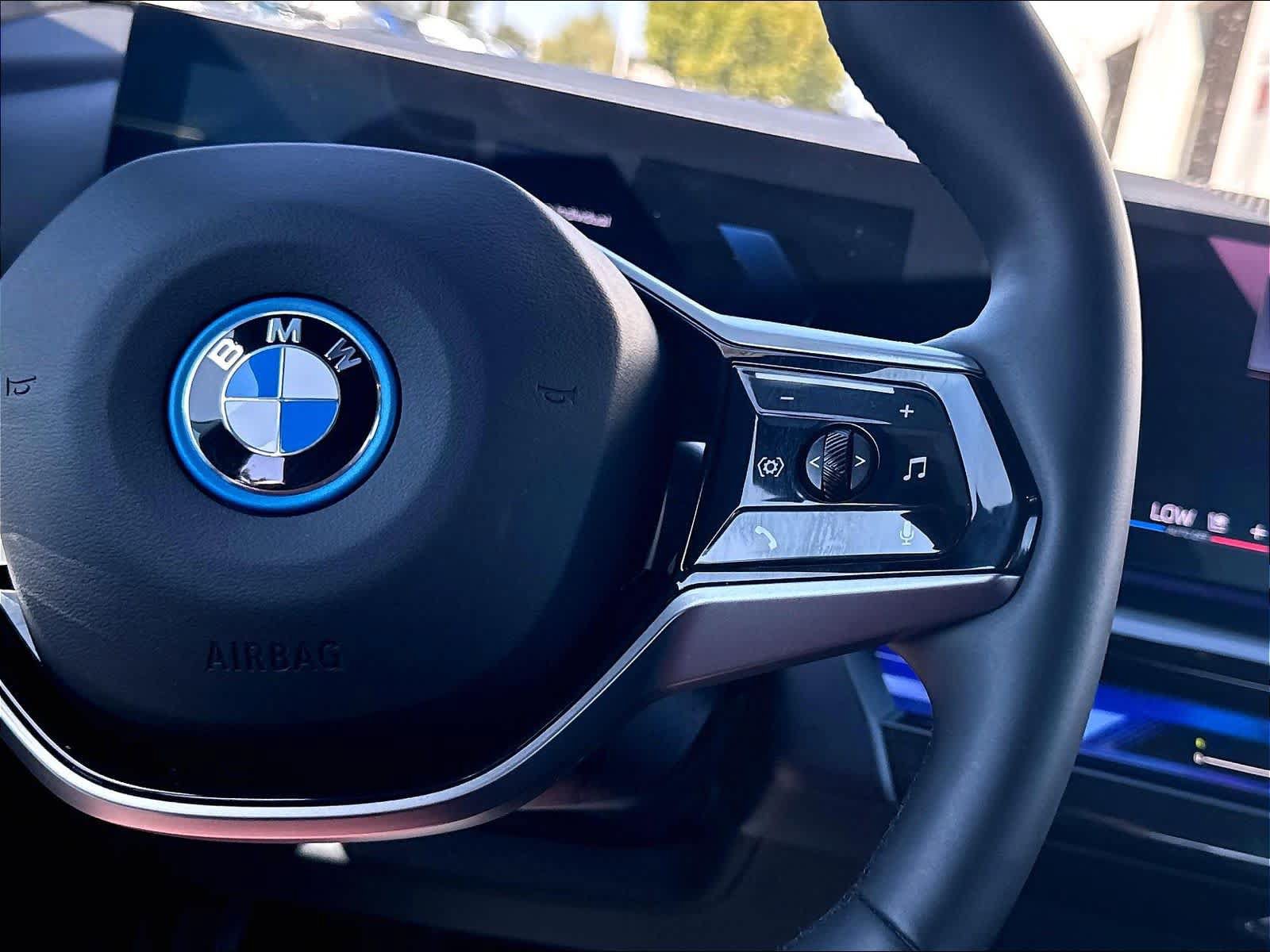 Used 2026 BMW i5 eDrive40 AWD/4WD image 14