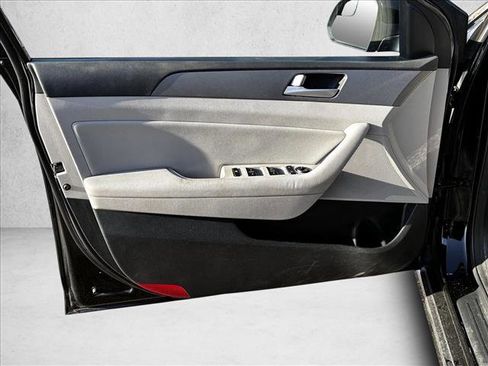 Used 2016 Hyundai Sonata SE image 12