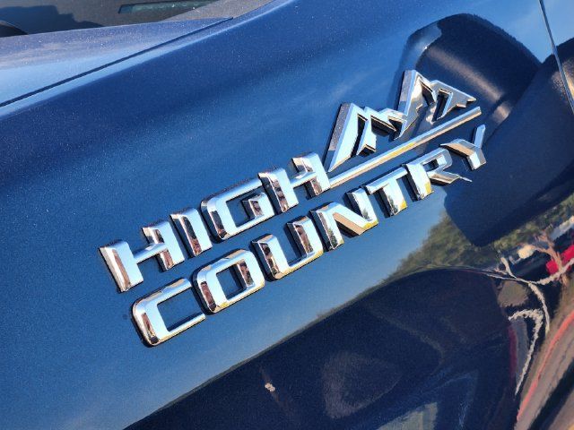 Used 2025 Chevrolet Silverado 2500 High Country w/ Technology Package AWD/4WD image 10