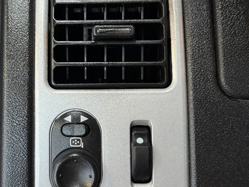 Used 2008 Pontiac Torrent 2WD image 15