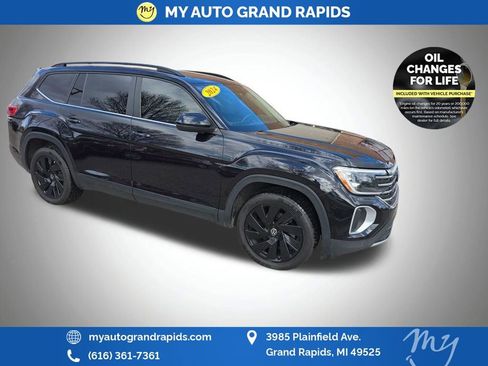 Used 2024 Volkswagen Atlas SE image 1