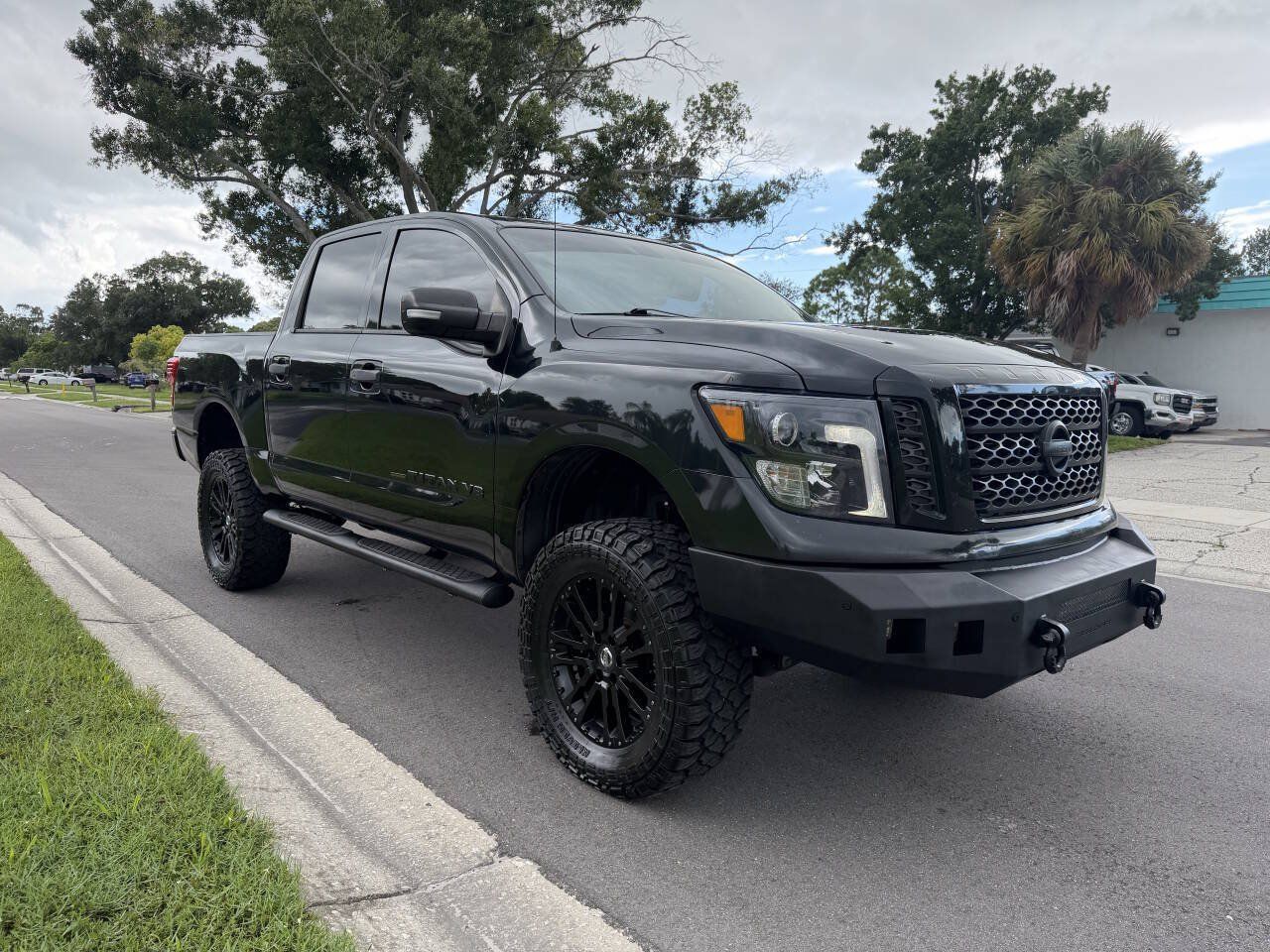 Used 2019 Nissan Titan SV w/ SV Convenience Package AWD/4WD image 2