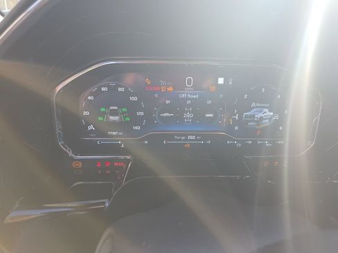 Used 2023 Chevrolet Silverado 1500 LT Trail Boss w/ LT Trail Boss Premium Package image 15