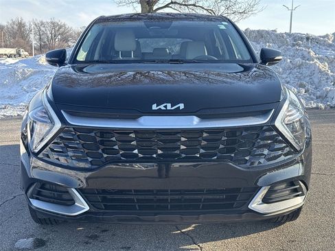 Used 2023 Kia Sportage EX image 3
