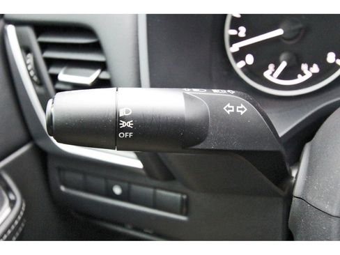 Used 2025 Nissan Rogue SV w/ SV Premium Package FWD image 17