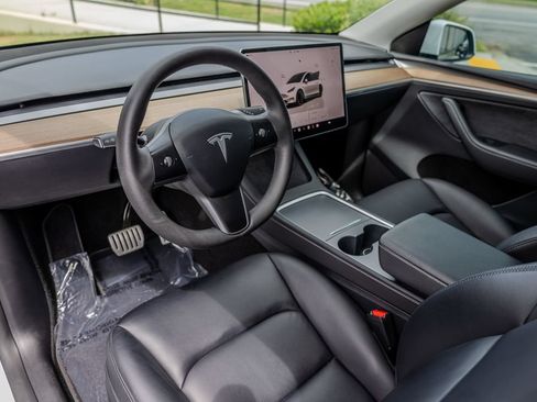 Used 2024 Tesla Model Y Performance AWD/4WD image 4