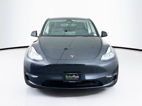 Used 2024 Tesla Model Y Long Range AWD/4WD image 2