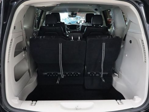 Used 2023 Chrysler Pacifica Touring-L FWD image 25