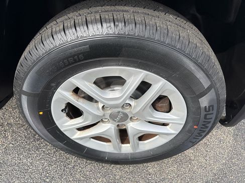 Used 2018 Jeep Compass Sport w/ Cold Weather Group image 11