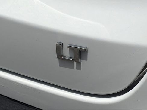 Used 2025 Chevrolet Trax LT FWD image 22