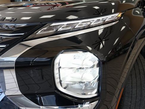 Used 2024 Mitsubishi Outlander ES image 20