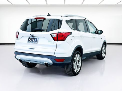 Used 2019 Ford Escape Titanium image 4