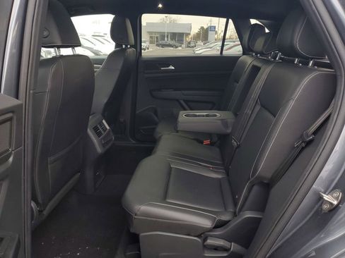 Used 2020 Volkswagen Atlas Cross Sport SE w/ Panoramic Sunroof Package image 24