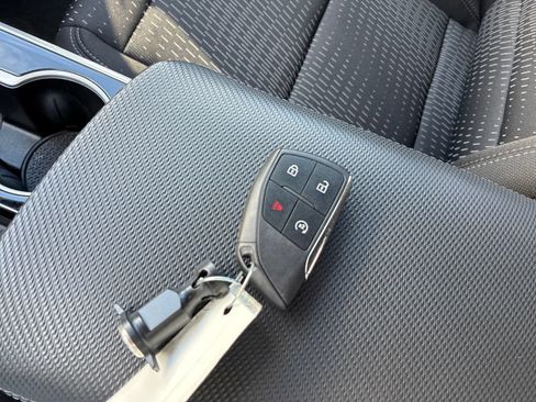 Used 2025 Chevrolet Equinox LT FWD image 30