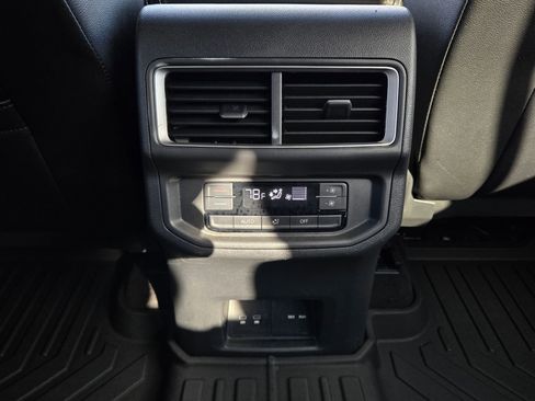 Used 2024 Volkswagen Atlas SE FWD image 32