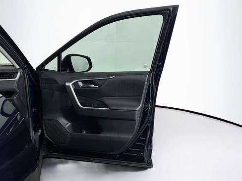 Used 2025 Toyota RAV4 XLE w/ Convenience Package image 32